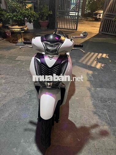 Nhà dư xe nên cần bán SH 150i ABS