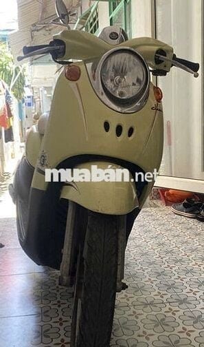 Xe Yamaha Mio màu Vàng nữ đi