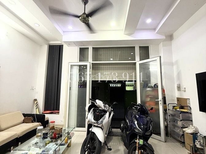 BÁN GẤP NHÀ QUẬN 11 - GẦN MẶT TIỀN - 4 TẦNG - GIÁ TỐT