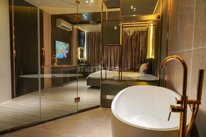 Bán khách sạn VIP. Hợp đồng thuê 180tr/th