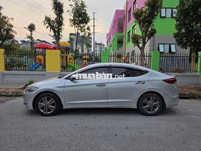 Hyundai Elantra 2016 1.6 AT xe đẹp bản đủ