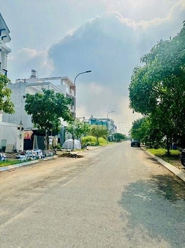 105m2 Đất mặt tiền đường xe hơi 16m - KDC Tên Lửa 2