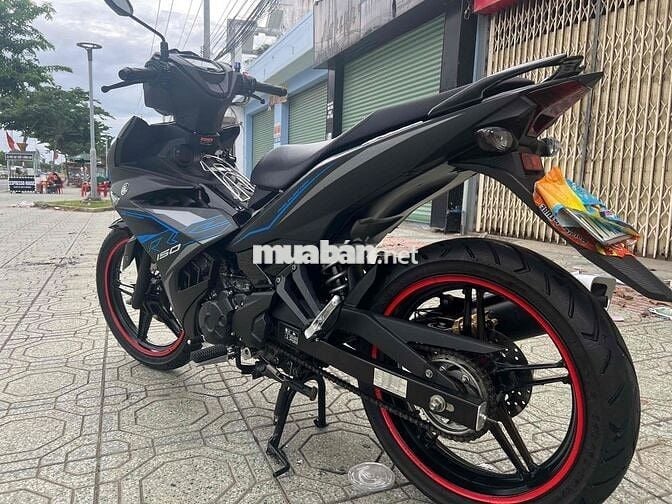 nhà dư ko sử dụng bán chiếc xe như hình