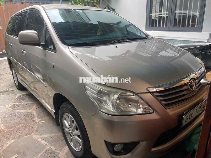 Toyota Innova 2013 2.0E - 110000 km