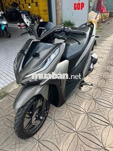 Vario 150 đời 2020 bỏ mẫu màu vàng cát.
