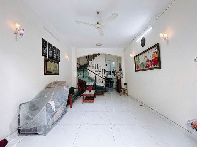 Bán Nhà 2 Tầng 80m² Đường Huỳnh Tấn Phát, Quận 7 – Giá 8.9 Tỷ 