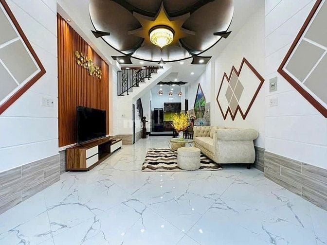 NHÀ QUẬN 4 CHƯA ĐẾN 3 TỶ NGAY ĐOÀN VĂN BƠ GẦN DH NGUYỄN TẤT THÀNH SHR
