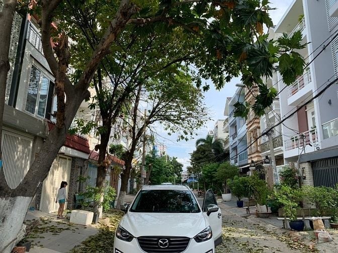 NHÀ ĐẸP KHU TÊN LỬA 5x18m 3.5TẤM GẦN CHỢ GẦN TRƯỜNG GIÁ HẠCÒN 12TỶ 