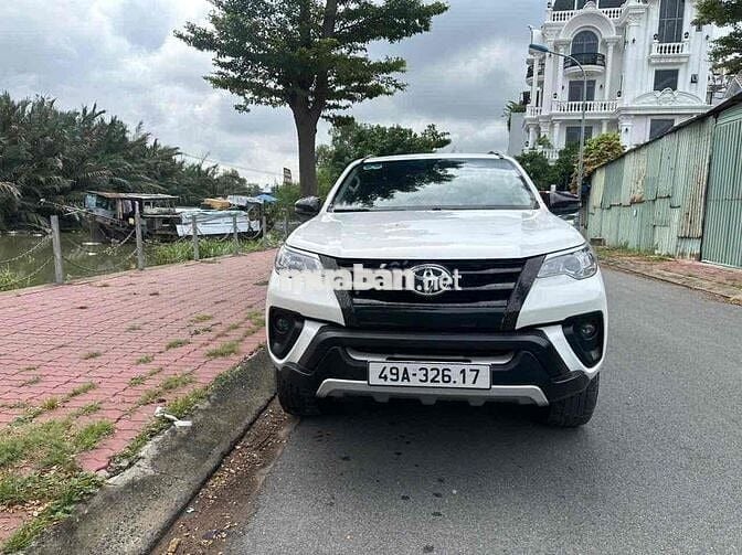 Toyota Fortuner dầu 2020 2.4G 4x2 MT - 86 km