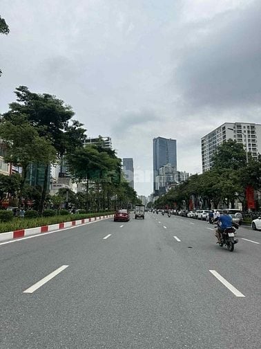 Bán nhà Liễu Giai 8 tầng, 110m2, có thang máy, khu Hàn Nhật, cho thuê