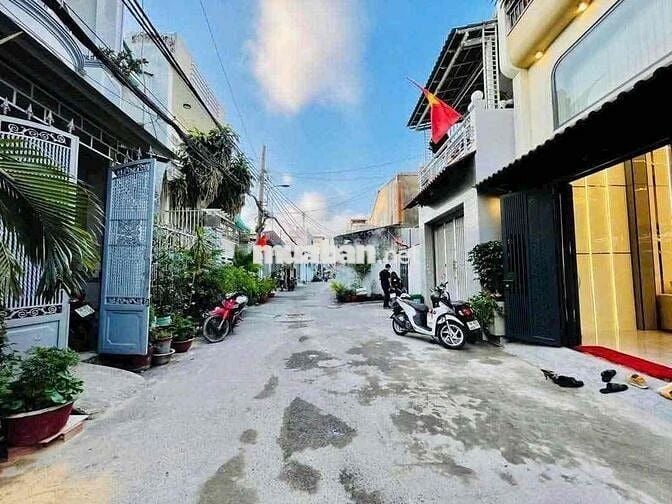 Bán nhà Hem xe hoi 3 Tầng Phạm Văn Chiêu Gò Vấp