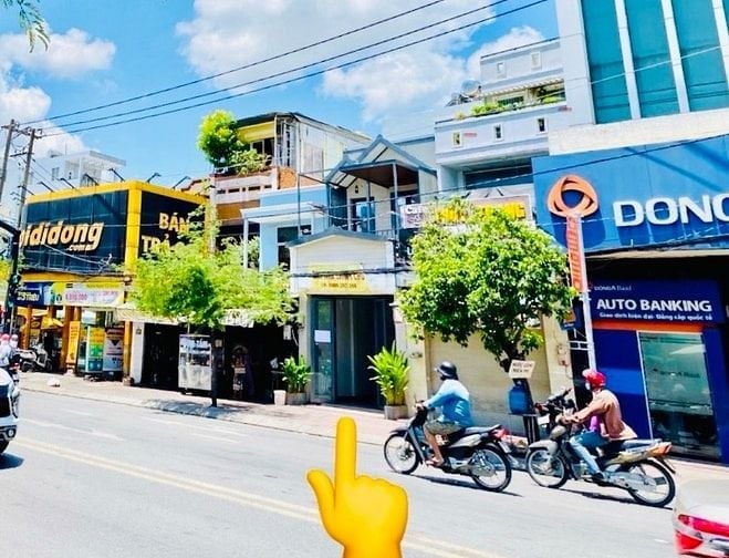 Chính chủ bán nhà mặt tiền Huỳnh Tấn Phát sổ hồng.