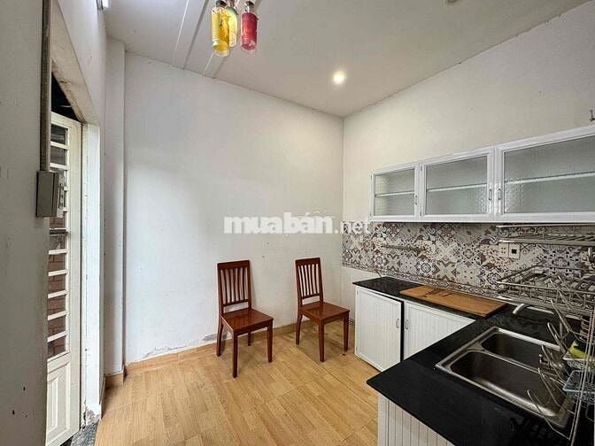Nhà nguyên căn 4 phòng ngủ, căn góc mặt tiền hẻm 8m