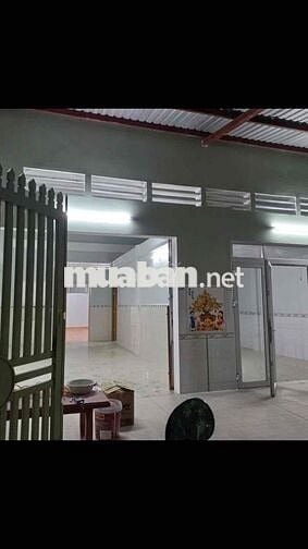 nhà trệt 8 x25 có 2pn sân để xe hơi trong nhà