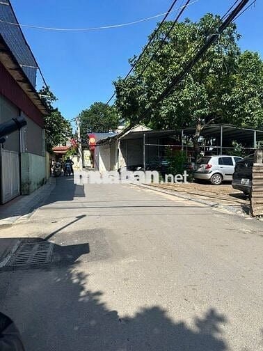 Nhỉnh 4 tỷ - Đất mặt đường kinh doanh - Bán tải tránh nhau.