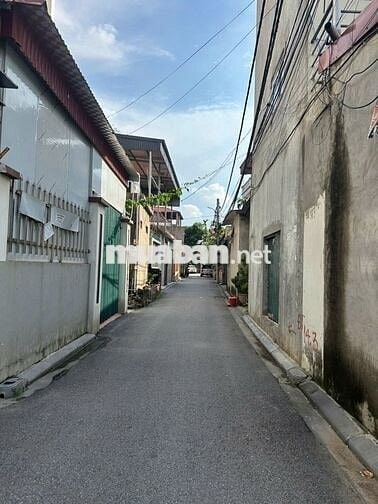 Hơn 3 tỷ - Nhà giữa phố buôn bán