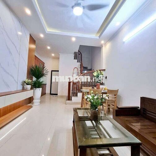 BÁN NHÀ THẠCH BÀN 30M2 XÂY 5 TẦNG 3 NGỦ TẶNG FULL NỘI THẤT , Ở SƯỚNG