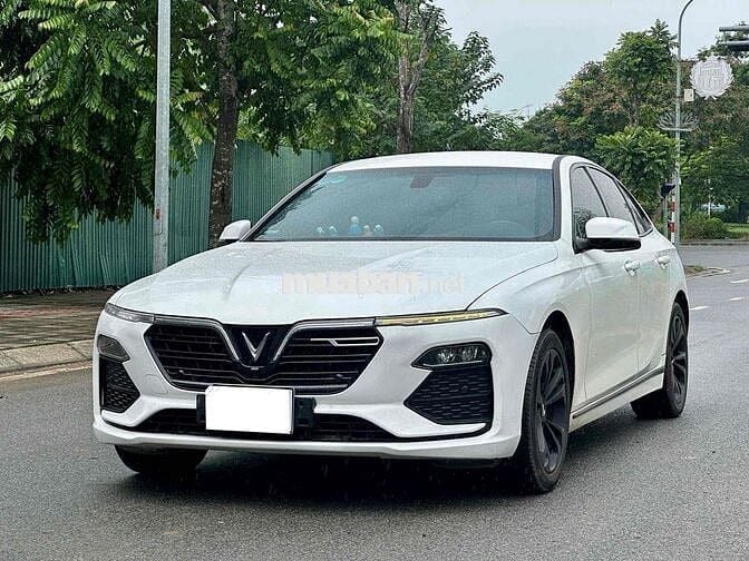 VinFast Lux A2.0 2022 A2.0 Tiêu chuẩn - 9000 km