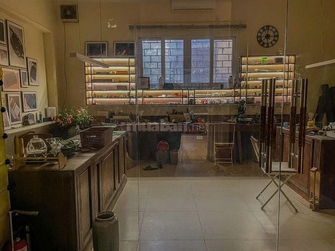 Cho thuê tầng 1 nhà ngõ 38-40 Lý Nam Đế, DT 35m2, MT gần 6m, ngõ ô tô