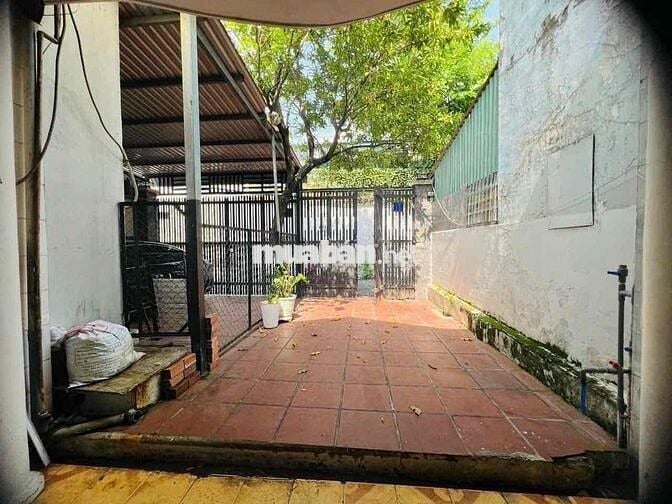 Nhà cấp 4 DT 120m2 gần đường Tô Vĩnh Diện, Vincom Thủ Đức