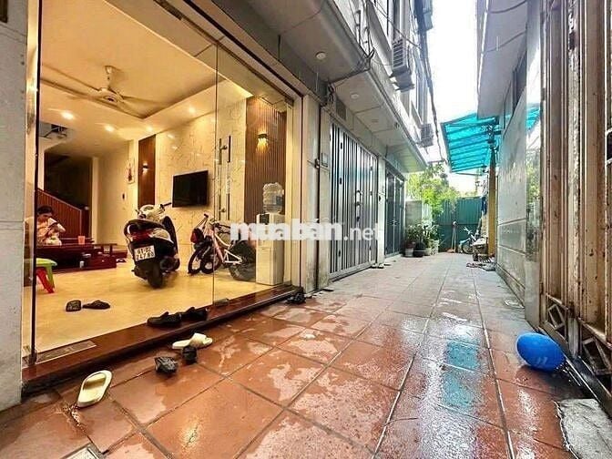 Trần Hoà- Đại Kim- Kim Giang. 38m 5 tầng 6 ngủ hơn 6.x tỷ