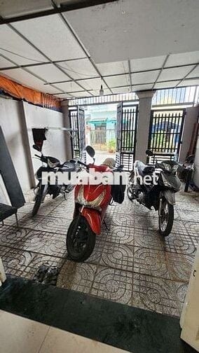 Cho thuê nhà 8,5tr hẻm xe tải. Có sân oto. Vào ở ngay 2pn.