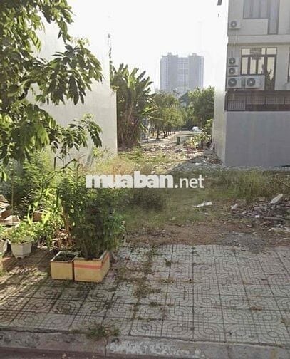 Túng thiếu bán lỗ đất dt 67,5m2 giá 1ty480 Q7