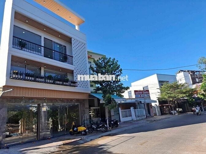 BÁN NHÀ PHỐ KINH DOANH FULL NỘI THẤT DTSD 330m2