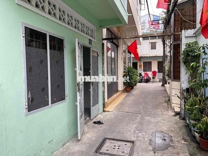 Nhà ngõ hẻm 55m2 có gác suốt, giáp quận 1,  gần trường