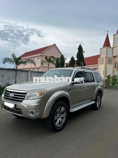 Ford Everest 2012 2.5L 4x2 MT - 2 km