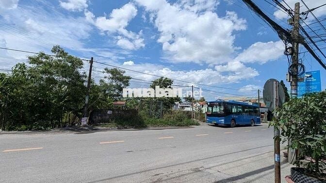 Đất đối diện bên xe hưng long . 350m ngang 10m