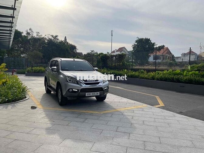 Isuzu Mu X 2017 2.5 4X2 MT - Xe gia đình