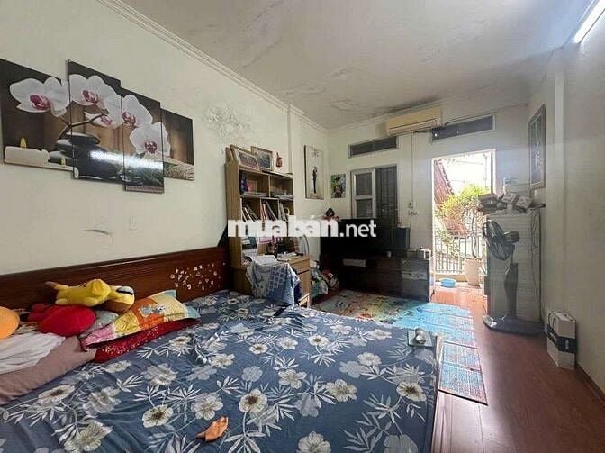 Xã Đàn II- Hồ Đắc Di- Đống Đa. 29m 3 tầng oto đỗ cửa. Ngõ thông