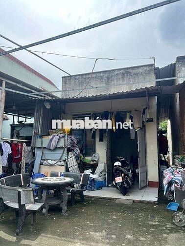 Bán đất tặng nhà cấp 4, gần đường lớnNguyễn Du trường học phườngDĩ An