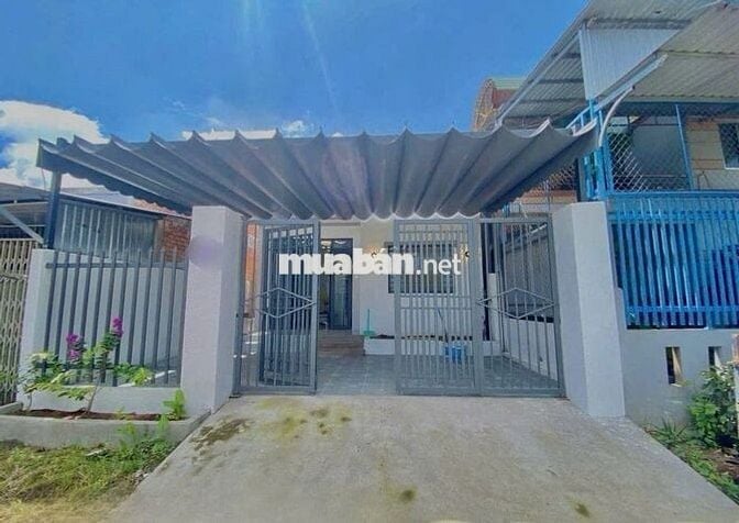 Bán Bán Bán Gấp Căn nhà ở Tân Phú Trung Củ Chi 900tr Sổ Hồng riêng