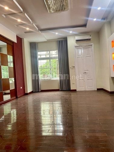 Bán nhà Nguyễn Chí Thanh, 4 tầng phân lô, ô tô tránh, ở luôn. 15 tỷ