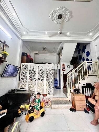 Nhà 3tầng ở ngay. CMT8, P5, Tân Bình, 4.2 x 8.5m, hẻm 3m, Chỉ 4.5Tỷ TL