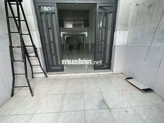 Nhà nguyên căn dt 5×20 gác lửng đúc to nhà sạch sẽ 2wc hẻm Tải thông