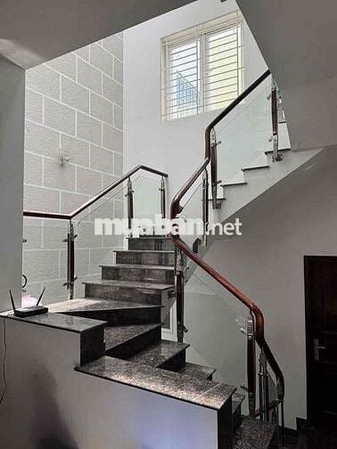 Bán nhà 4,5x18m đất 81m xd 2 Lầu