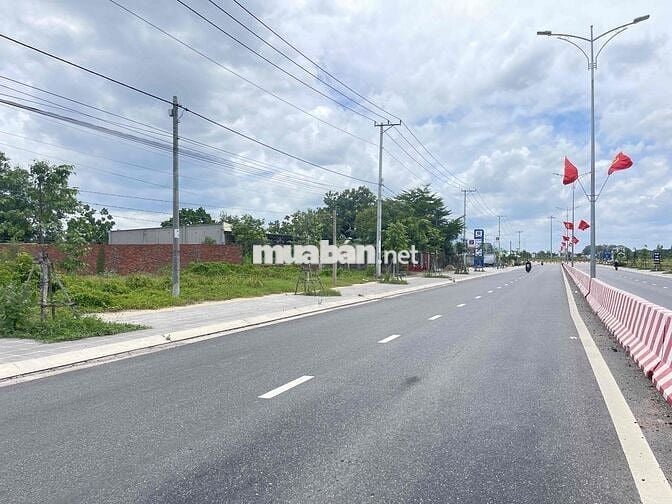 CHÍNH CHỦ  GỬI EM BÁN LÔ ĐẤT MẶT TIỀN 44 B  BÂY GIỜ LÀ ĐƯỜNG 996 C ,