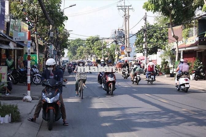QUẬN 8! BÁN GẤP CHỈ 5.2TỶ Ở PHẠM THẾ HIỂN_ HẺM XE HƠI, FULL NỘI THẤT