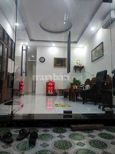 CĂN NHÀ GIÁ TỐT MẶT TIỀN ĐƯỜNG 10 M  SÁT CHỢ RẤT TIỆN KINH DOANH 