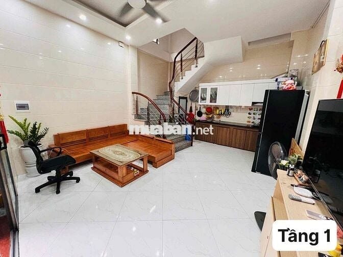 Bán nhà phố Trạm - Long Biên 35mx5 tầng, giá 6.6 tỷ. Full nội thất