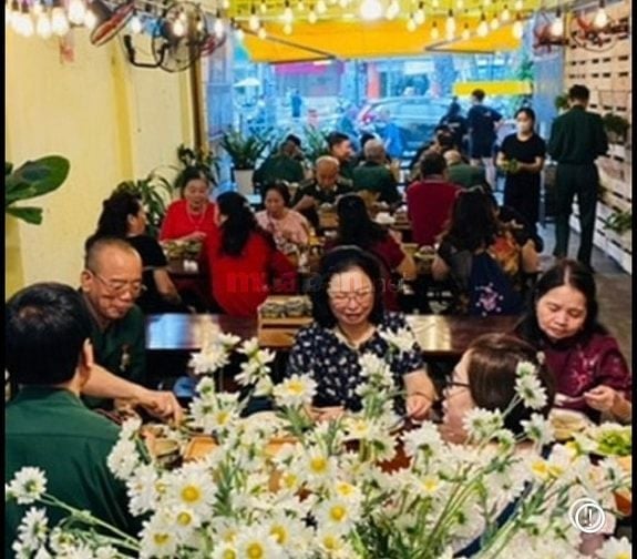 Quán phở gà Q3 tuyển NV phục vụ