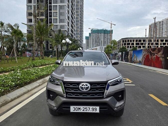 Toyota Fortuner 2024 2.7 AT 4x2 - 18219 km