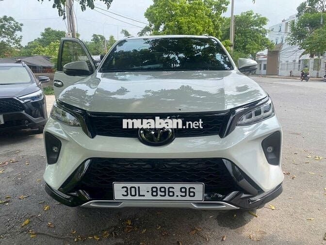 Toyota Fortuner 2022 2.7L 4x4 AT - 9000 km