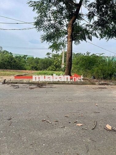 cần bán lô đất 118,6m2 .nằm trong lõi khu đô  thị vệ tinh hòa lac