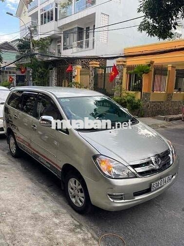 Toyota Innova 2006 G - 1212 km