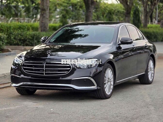 Mercedes Benz E200 2022 Exclusive - Bank 90%