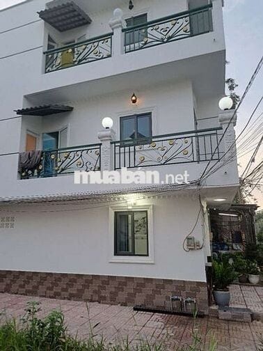 Bán nhà Q8. Góc 2 mặt tiền đường xe hơi   ..cách trường ĐH  Rmit 1km